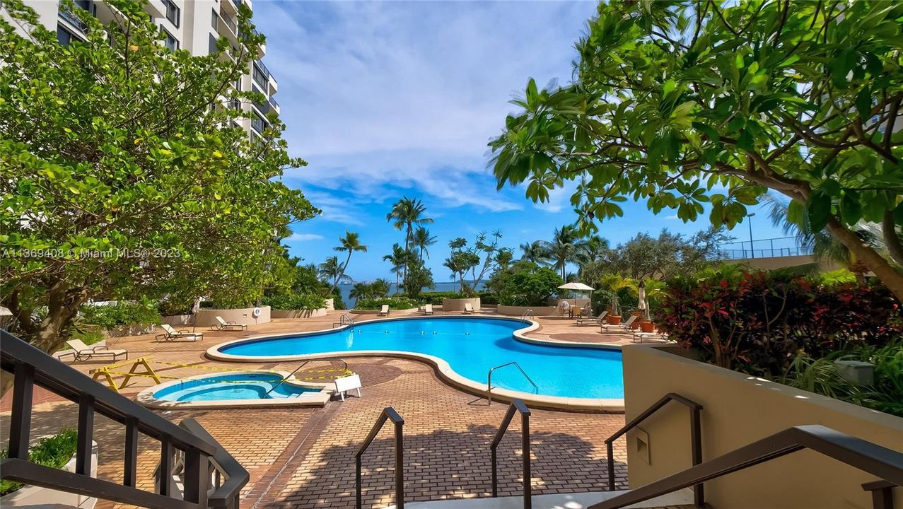 Recently Sold: $459,900 (1 beds, 1 baths, 724 Square Feet)