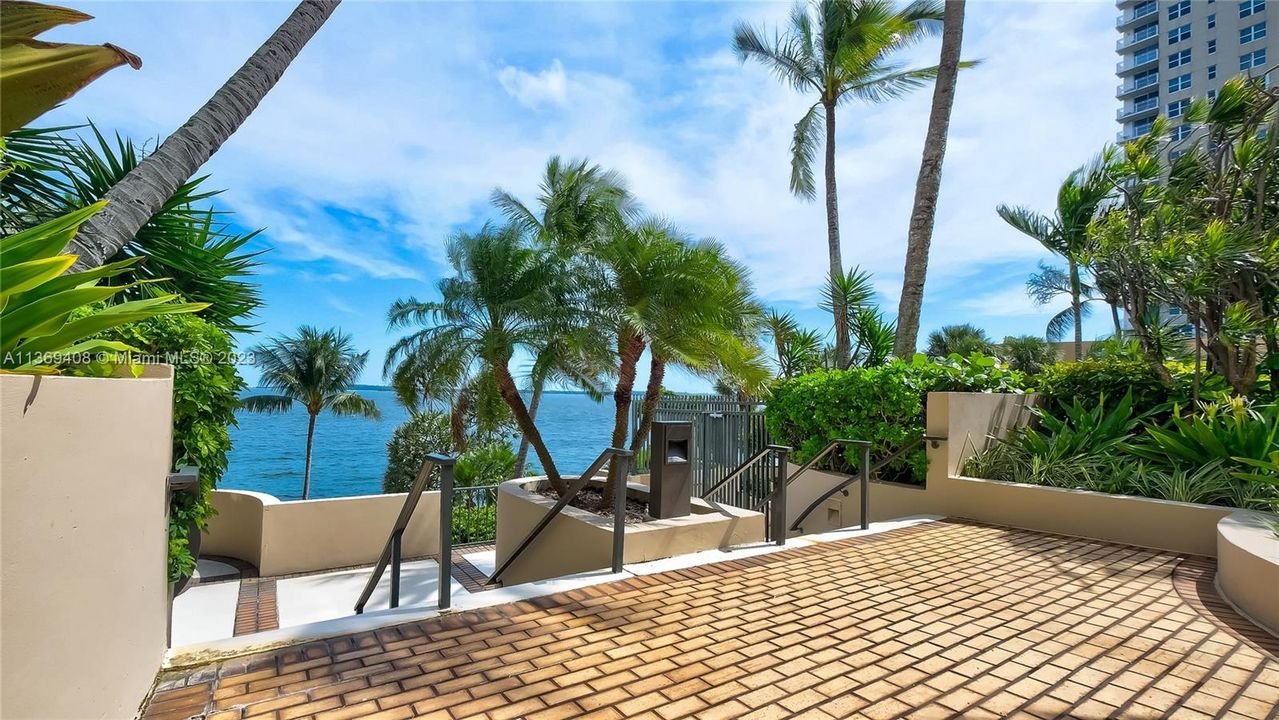 Recently Sold: $459,900 (1 beds, 1 baths, 724 Square Feet)