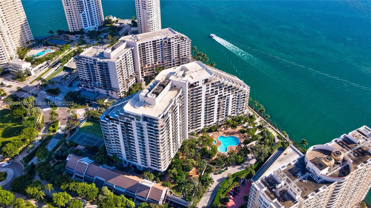 Recently Sold: $459,900 (1 beds, 1 baths, 724 Square Feet)