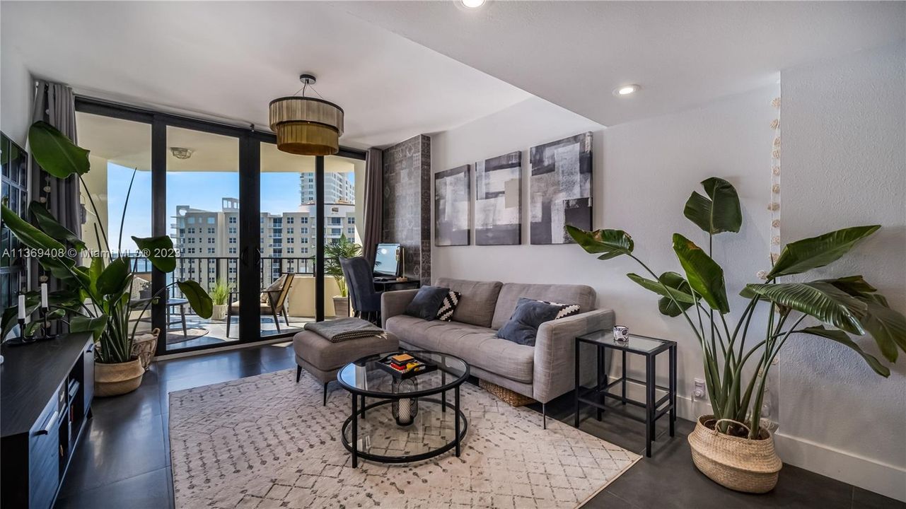 Recently Sold: $459,900 (1 beds, 1 baths, 724 Square Feet)
