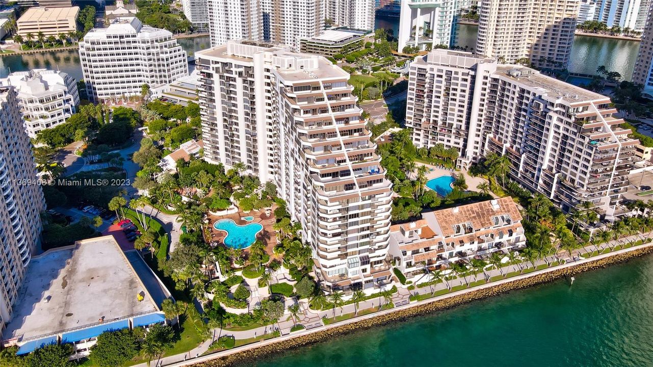 Recently Sold: $459,900 (1 beds, 1 baths, 724 Square Feet)