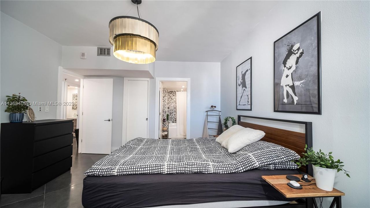 Recently Sold: $459,900 (1 beds, 1 baths, 724 Square Feet)