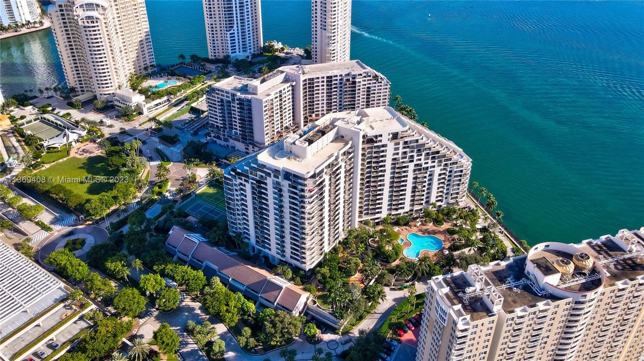 Recently Sold: $459,900 (1 beds, 1 baths, 724 Square Feet)