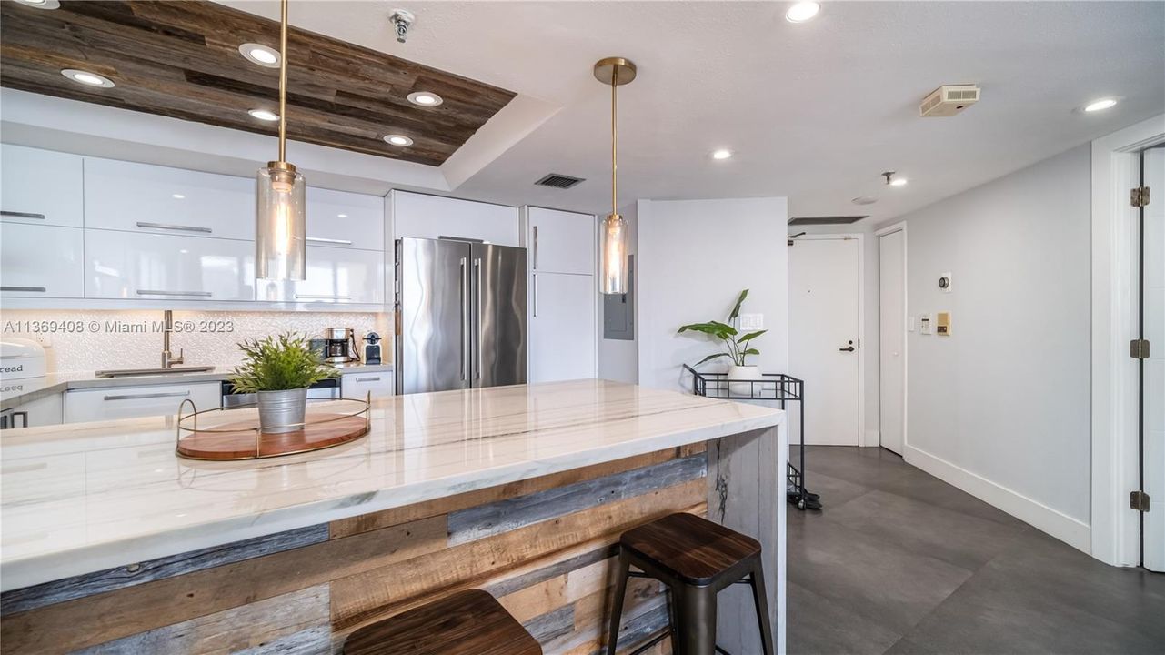 Recently Sold: $459,900 (1 beds, 1 baths, 724 Square Feet)