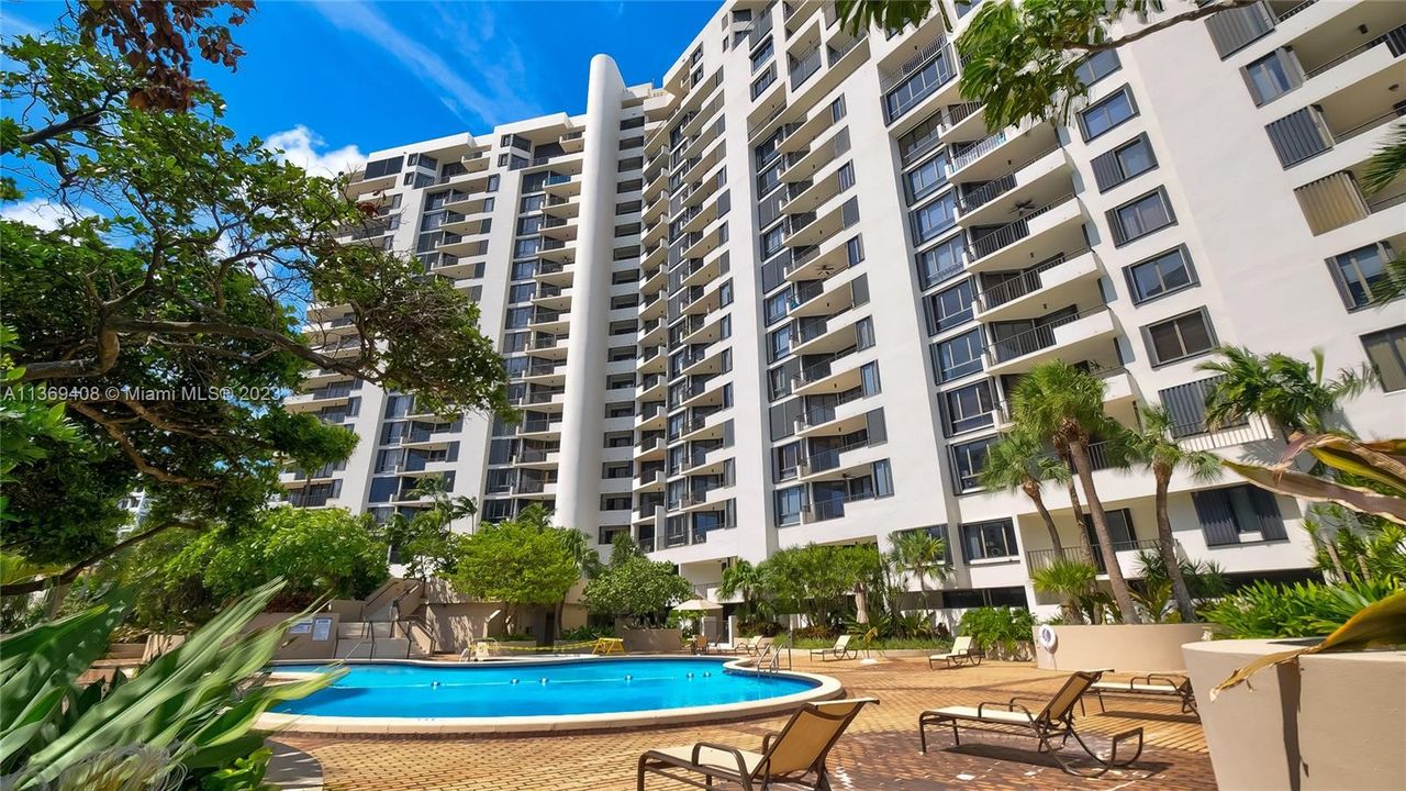 Recently Sold: $459,900 (1 beds, 1 baths, 724 Square Feet)