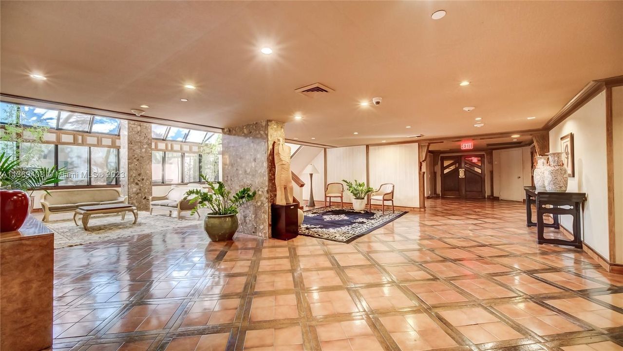 Recently Sold: $459,900 (1 beds, 1 baths, 724 Square Feet)