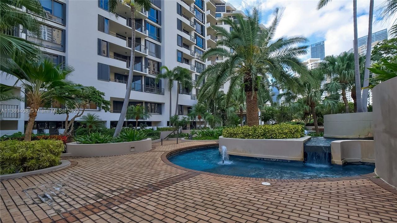 Recently Sold: $459,900 (1 beds, 1 baths, 724 Square Feet)