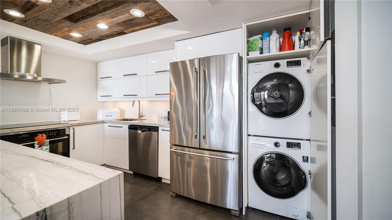 Recently Sold: $459,900 (1 beds, 1 baths, 724 Square Feet)