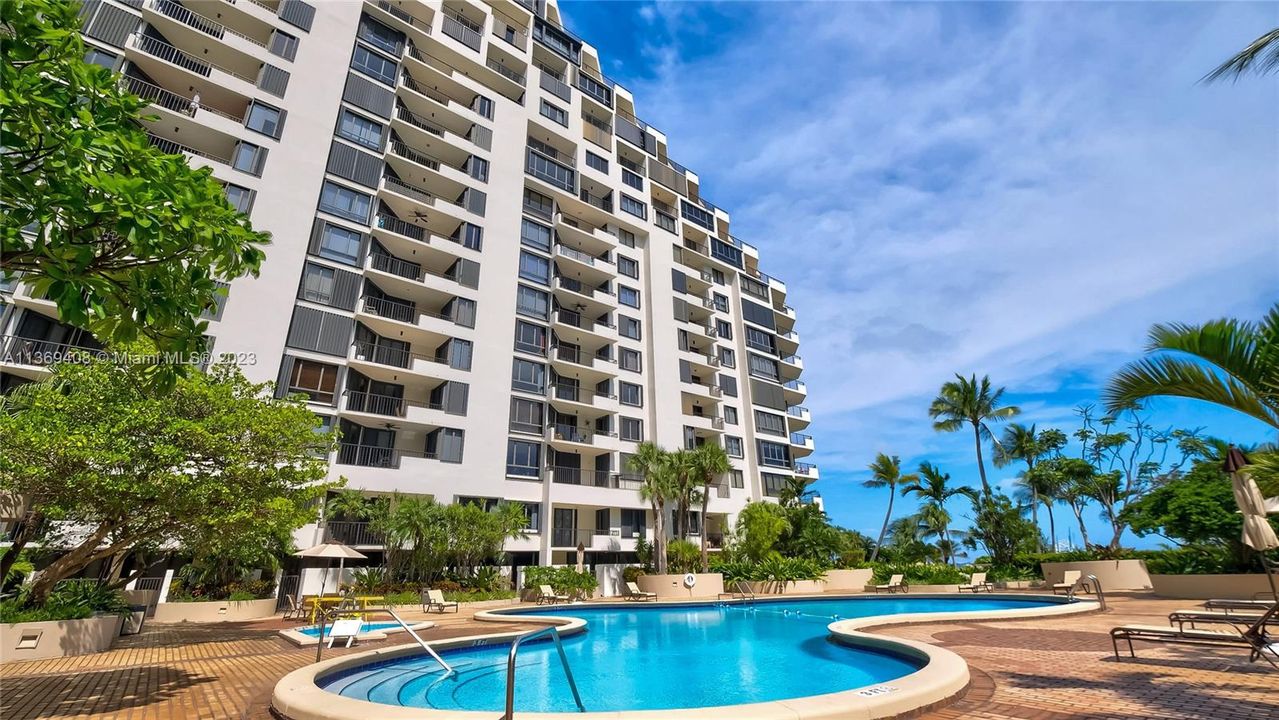 Recently Sold: $459,900 (1 beds, 1 baths, 724 Square Feet)