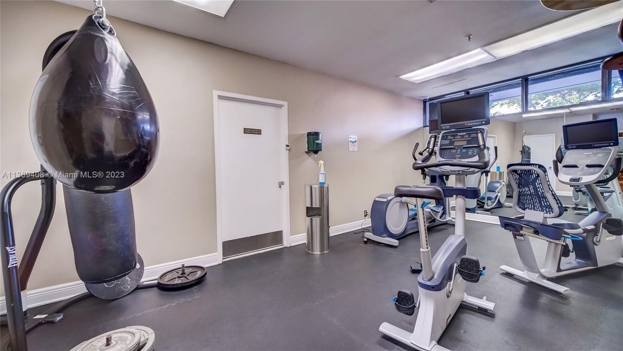 Recently Sold: $459,900 (1 beds, 1 baths, 724 Square Feet)