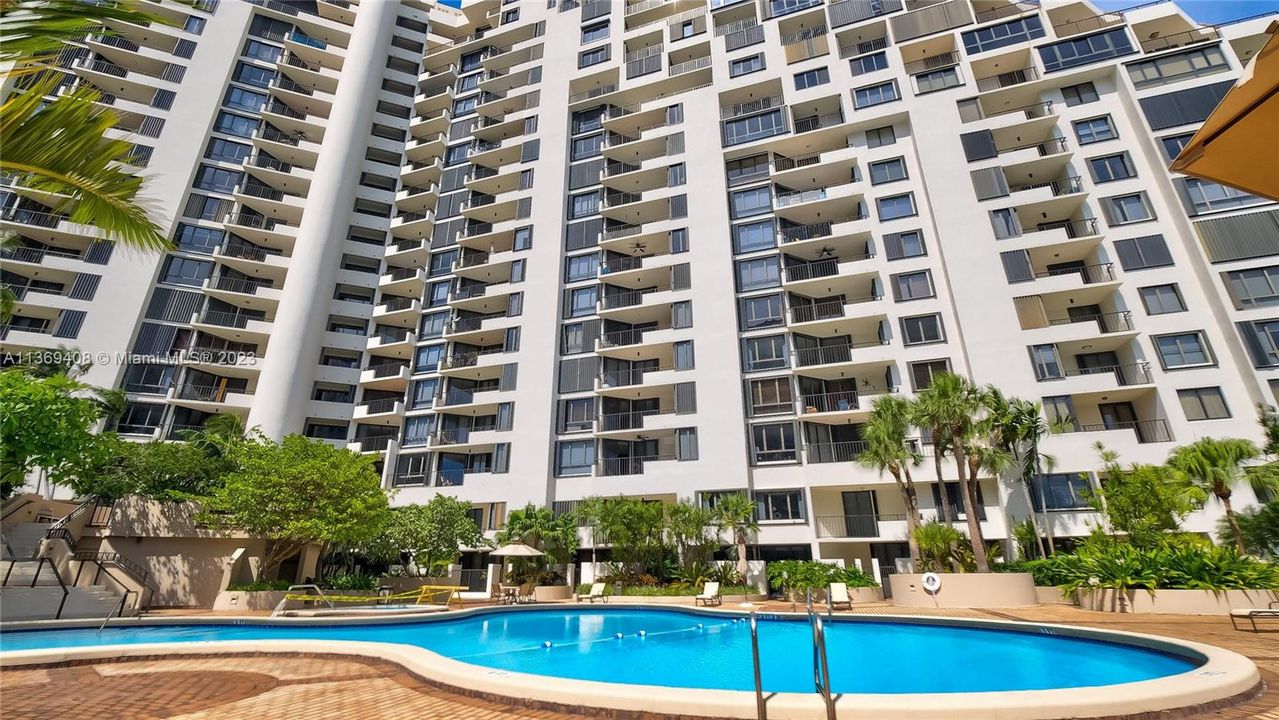 Recently Sold: $459,900 (1 beds, 1 baths, 724 Square Feet)