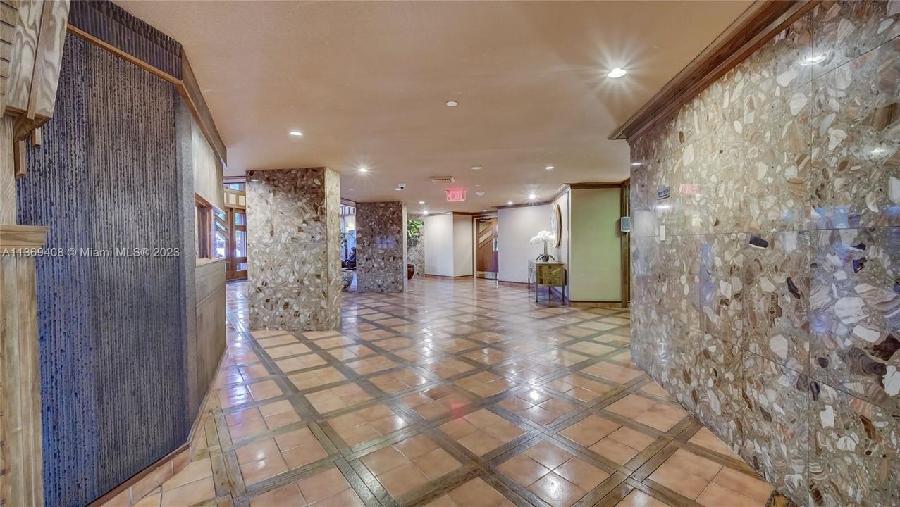 Recently Sold: $459,900 (1 beds, 1 baths, 724 Square Feet)