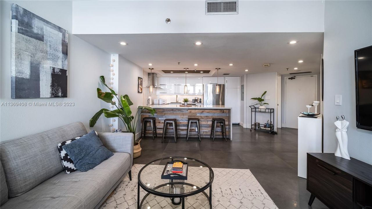 Recently Sold: $459,900 (1 beds, 1 baths, 724 Square Feet)