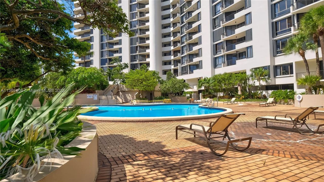 Recently Sold: $459,900 (1 beds, 1 baths, 724 Square Feet)