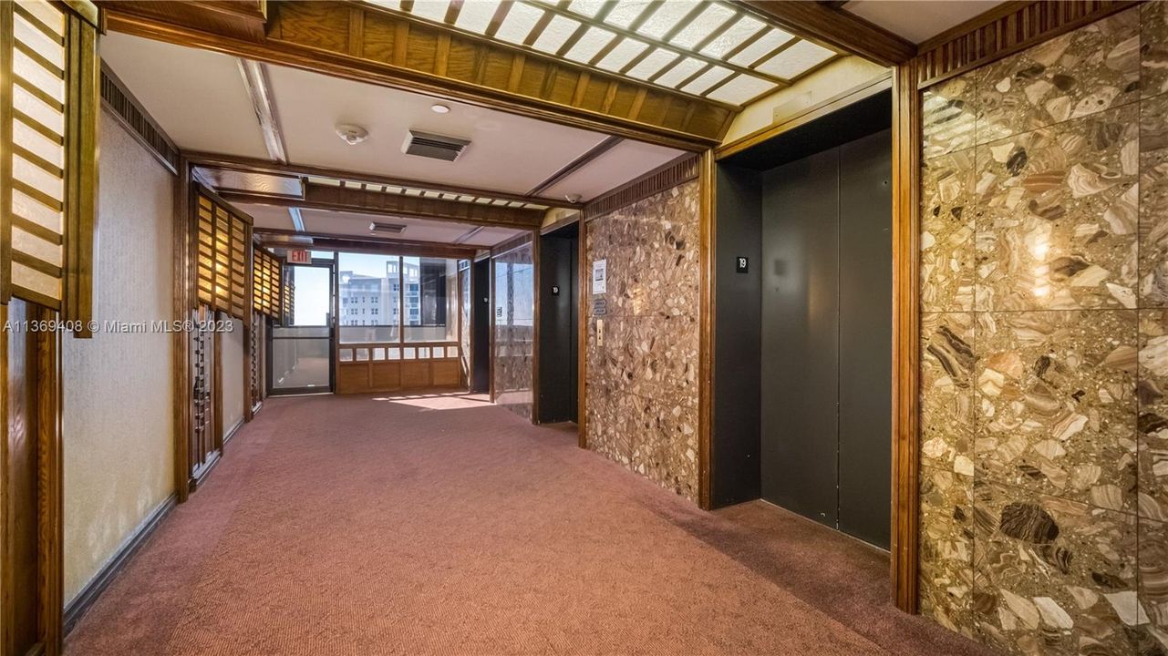 Recently Sold: $459,900 (1 beds, 1 baths, 724 Square Feet)