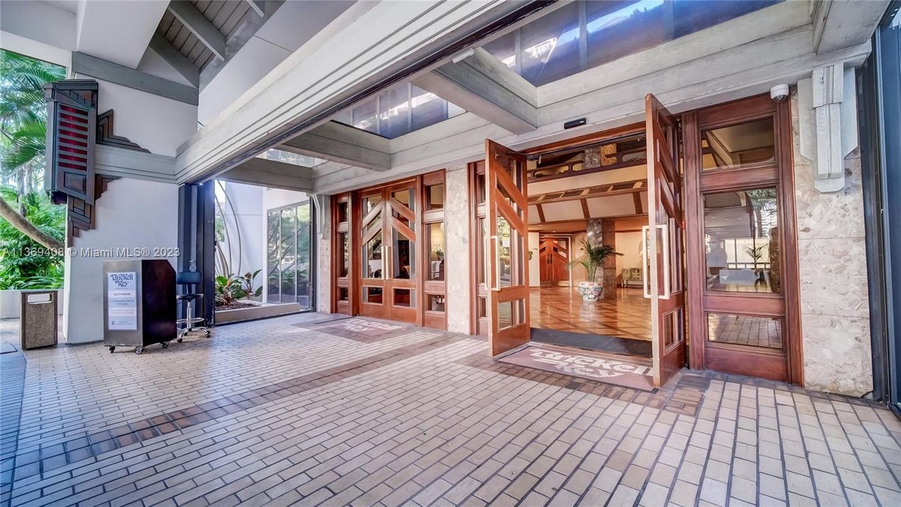 Recently Sold: $459,900 (1 beds, 1 baths, 724 Square Feet)