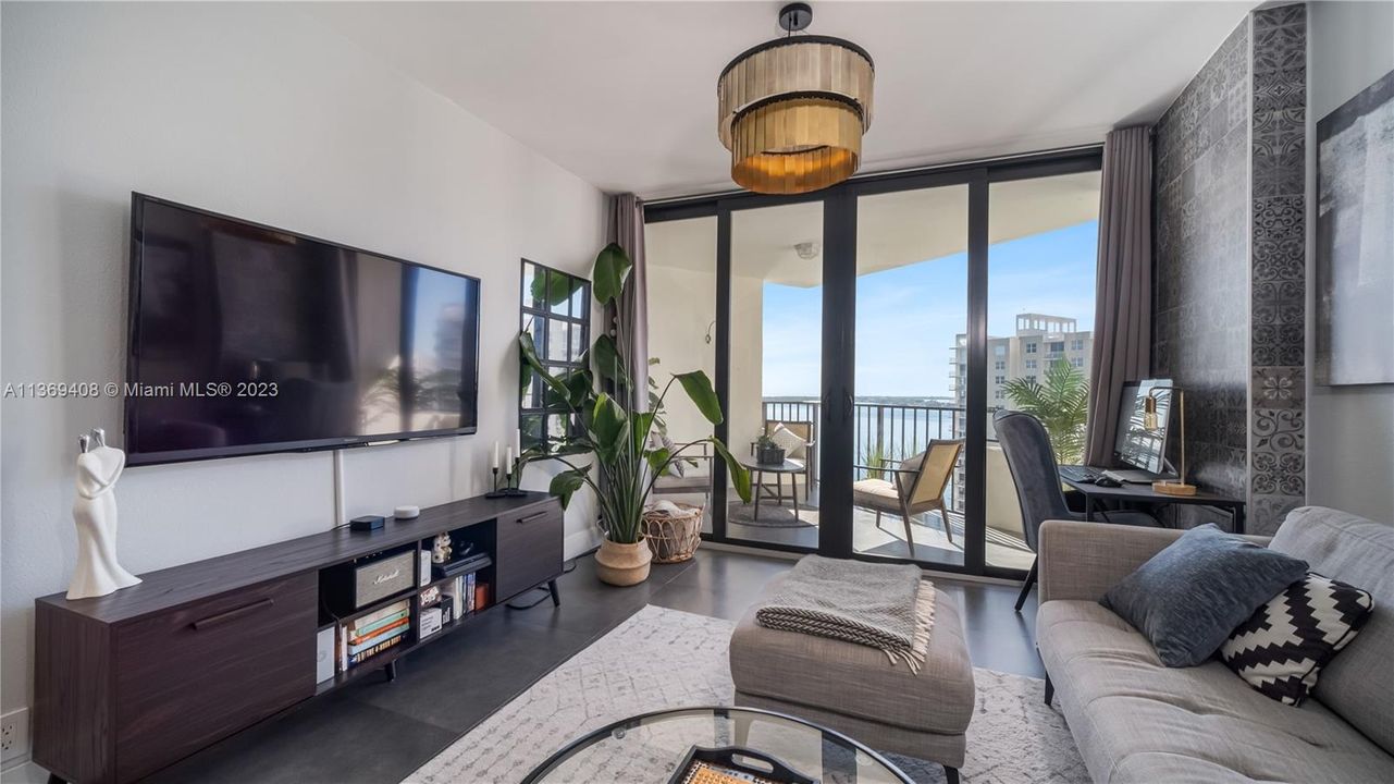 Recently Sold: $459,900 (1 beds, 1 baths, 724 Square Feet)