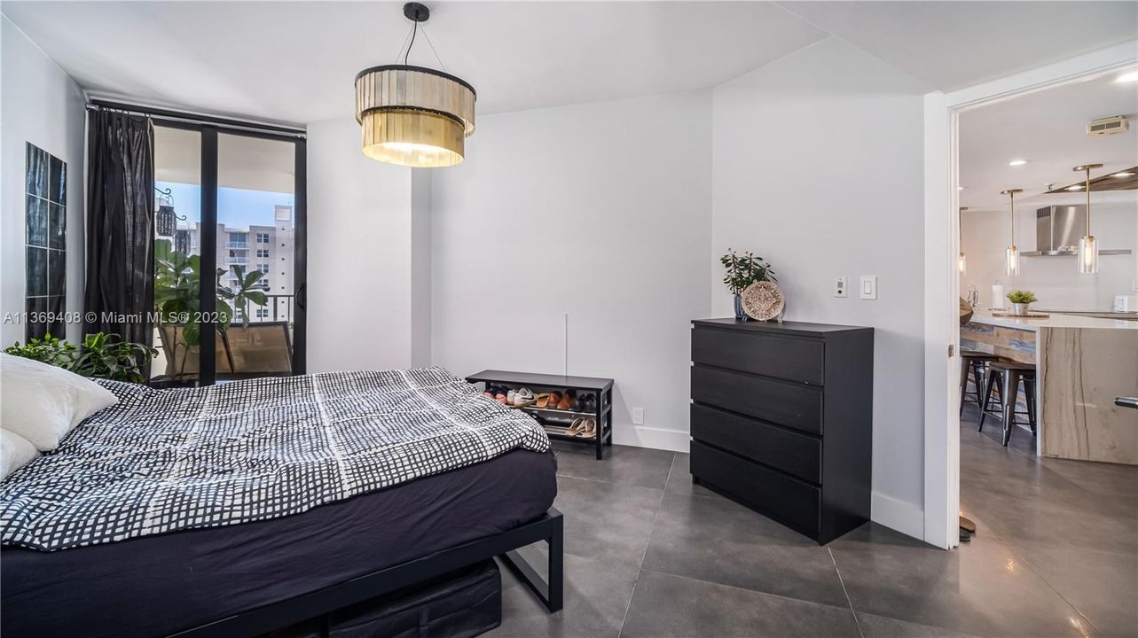 Recently Sold: $459,900 (1 beds, 1 baths, 724 Square Feet)