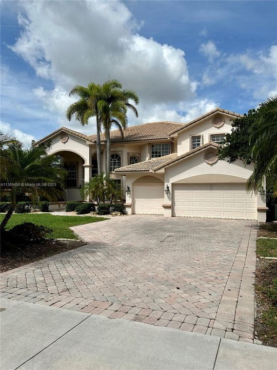 Recently Sold: $1,499,999 (5 beds, 4 baths, 4527 Square Feet)