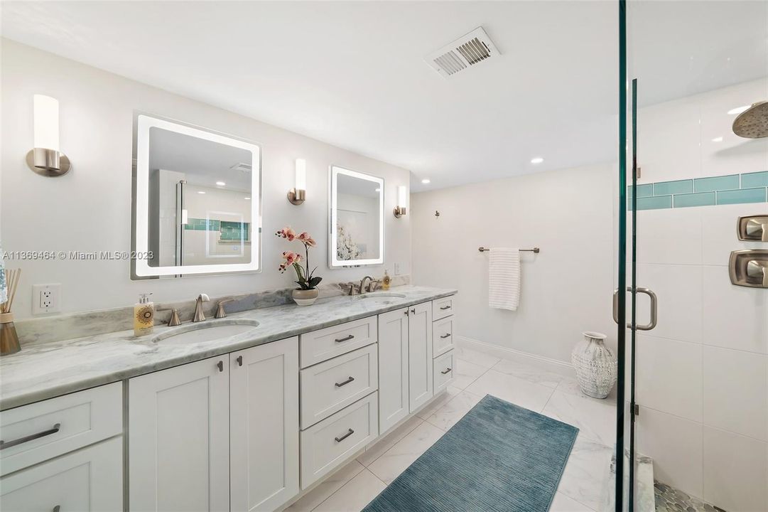 Recently Sold: $650,000 (2 beds, 2 baths, 1233 Square Feet)