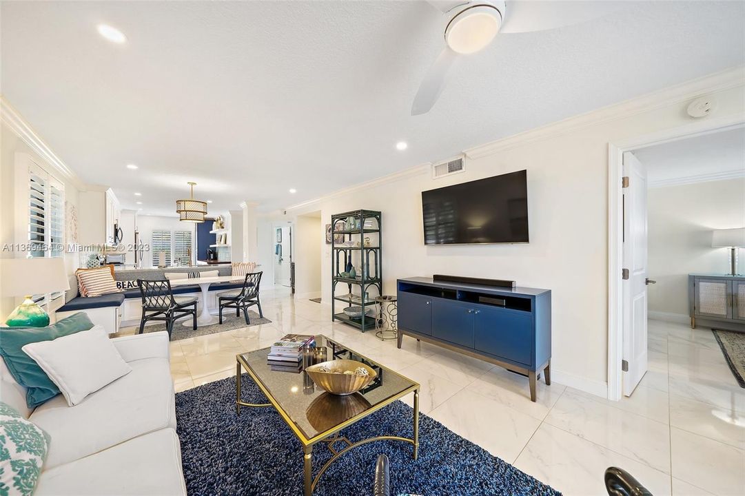 Recently Sold: $650,000 (2 beds, 2 baths, 1233 Square Feet)