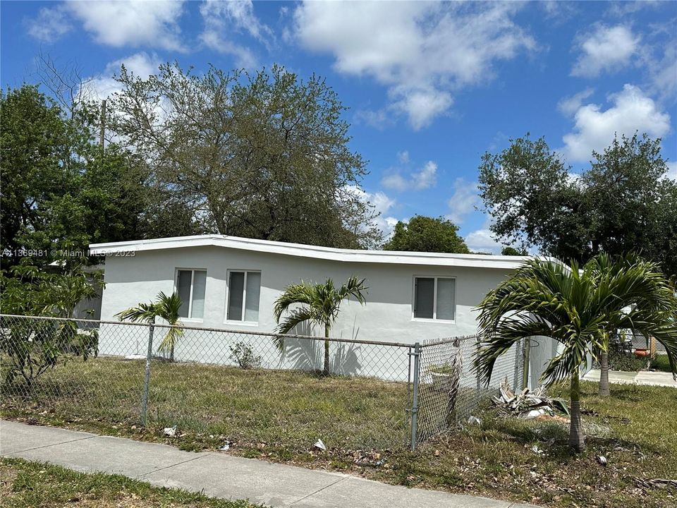 Recently Sold: $400,000 (3 beds, 1 baths, 1046 Square Feet)