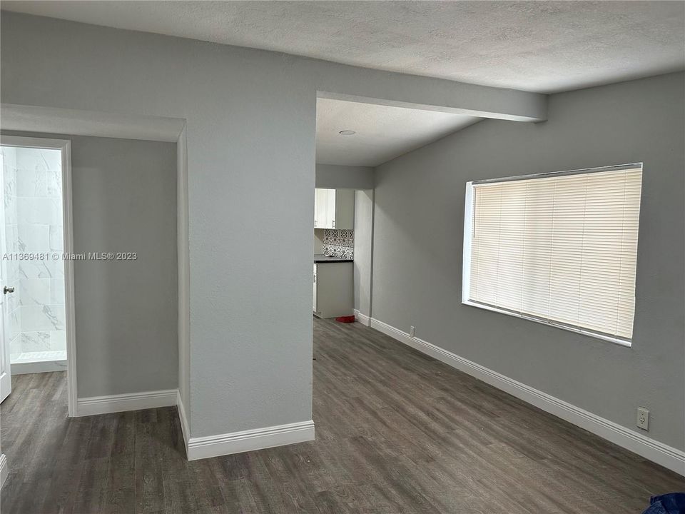 Recently Sold: $400,000 (3 beds, 1 baths, 1046 Square Feet)