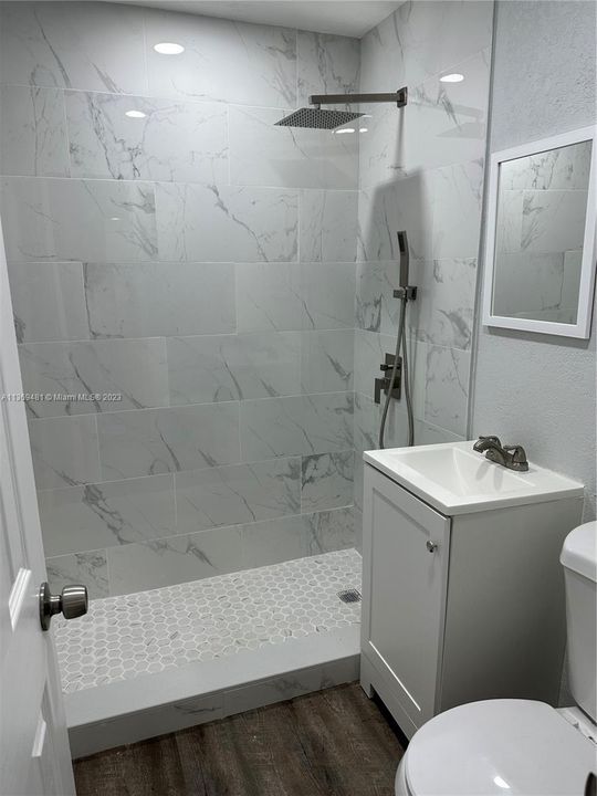 Recently Sold: $400,000 (3 beds, 1 baths, 1046 Square Feet)