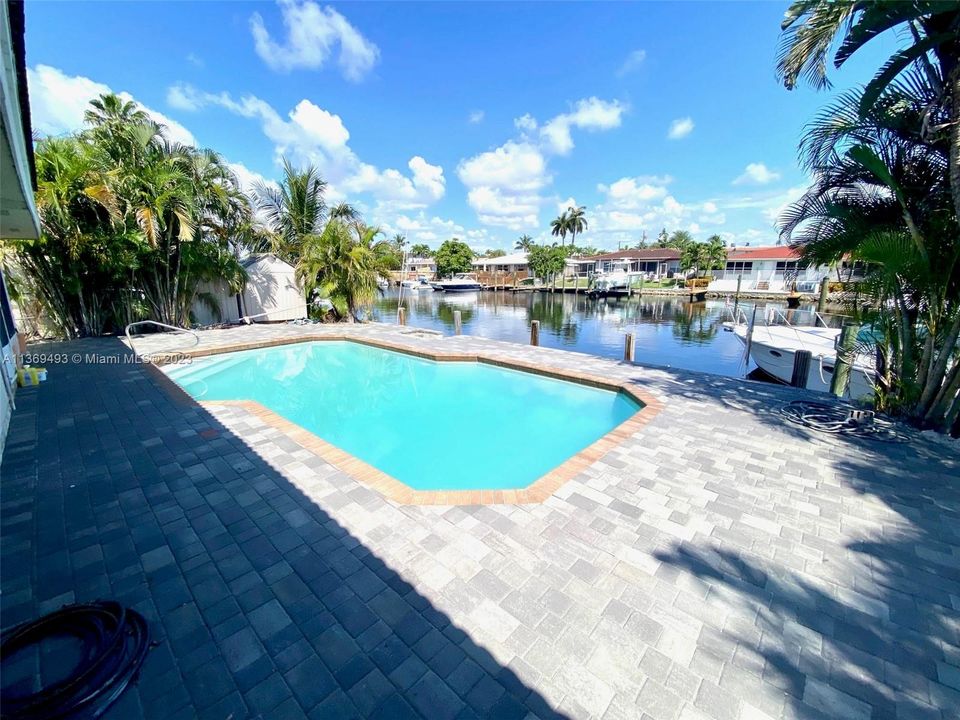 Recently Sold: $899,000 (0 beds, 0 baths, 2000 Square Feet)