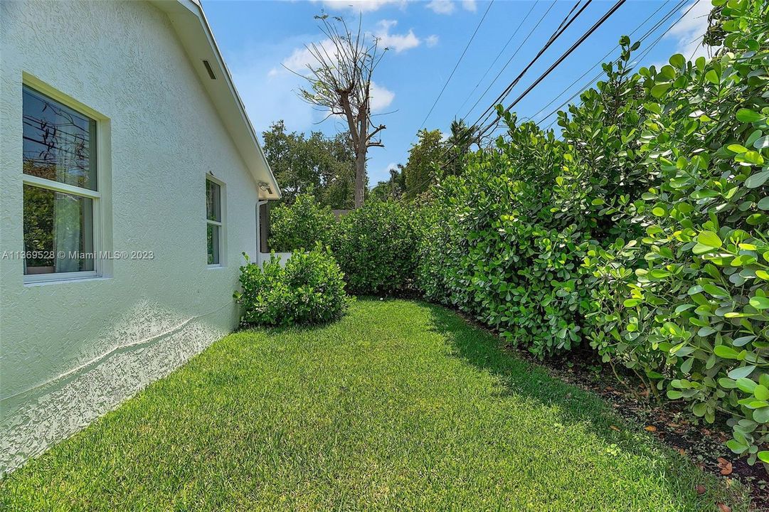 Recently Sold: $1,650,000 (3 beds, 2 baths, 1751 Square Feet)