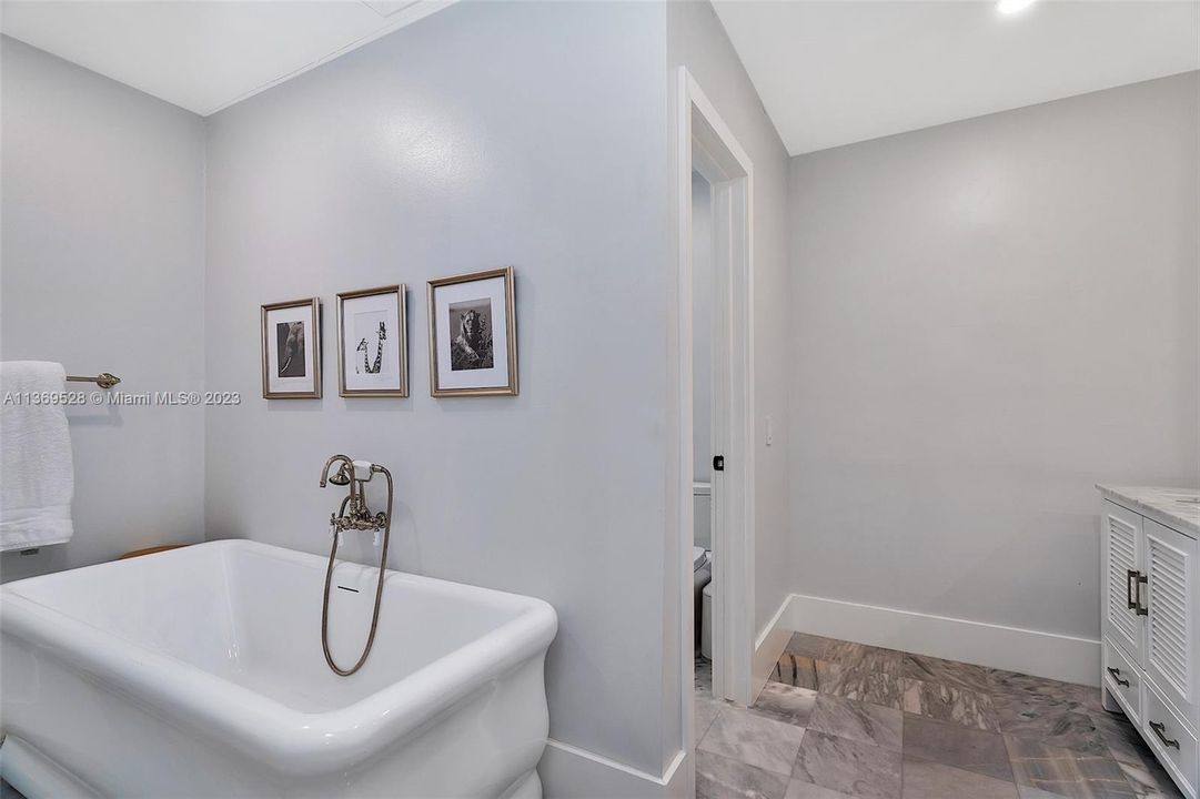 Recently Sold: $1,650,000 (3 beds, 2 baths, 1751 Square Feet)