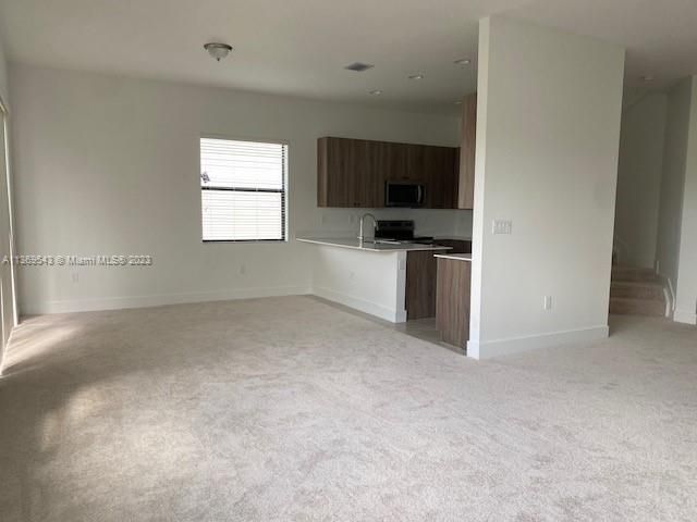 Recently Rented: $2,900 (3 beds, 2 baths, 2529 Square Feet)