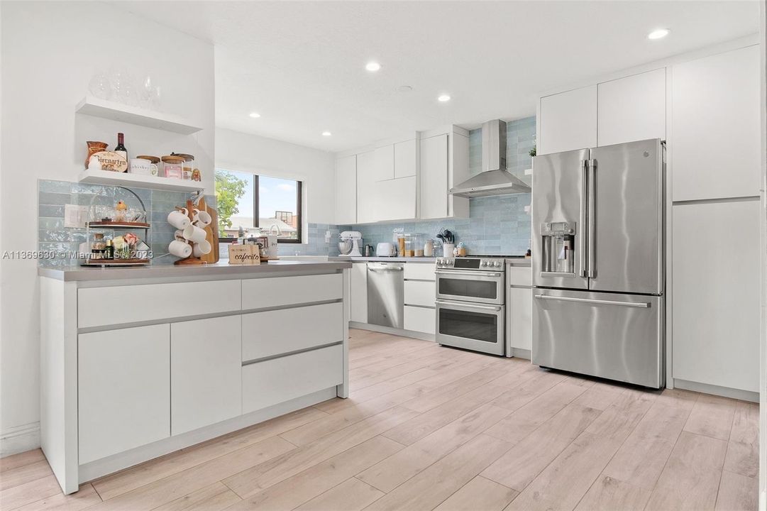 Recently Sold: $850,000 (3 beds, 2 baths, 1710 Square Feet)