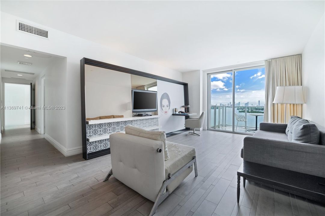 For Sale: $905,000 (2 beds, 2 baths, 1088 Square Feet)