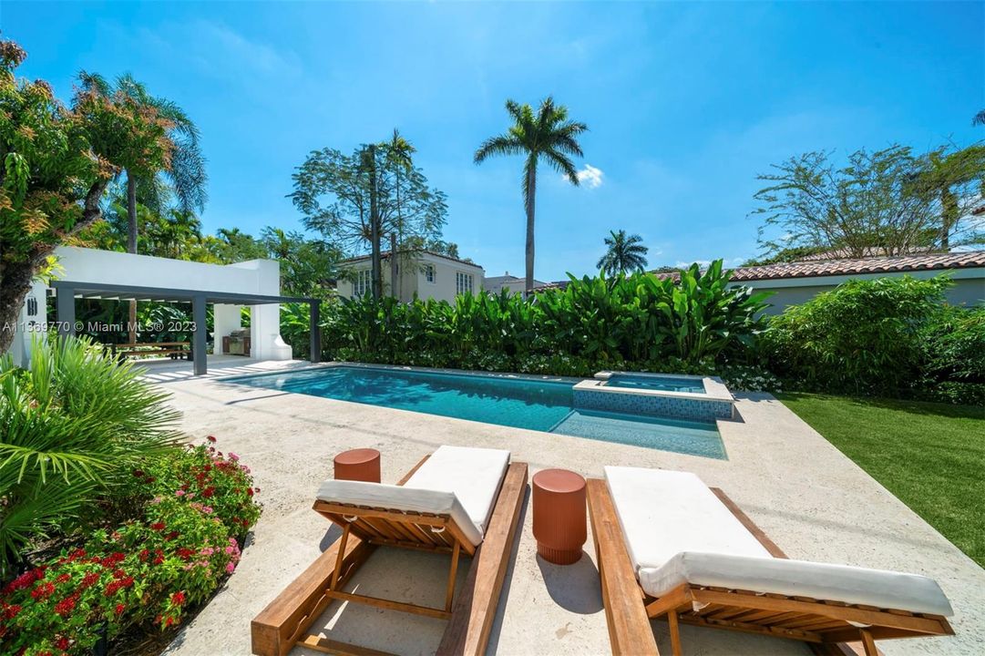 Recently Sold: $6,800,000 (5 beds, 8 baths, 4693 Square Feet)