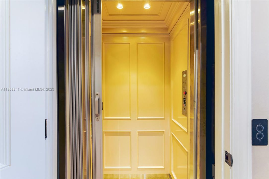 Vendido Recientemente: $1,845,000 (4 camas, 4 baños, 4591 Pies cuadrados)