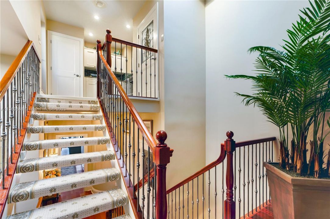 Vendido Recientemente: $1,845,000 (4 camas, 4 baños, 4591 Pies cuadrados)