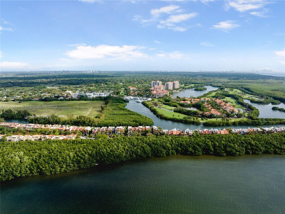 Vendido Recientemente: $1,845,000 (4 camas, 4 baños, 4591 Pies cuadrados)