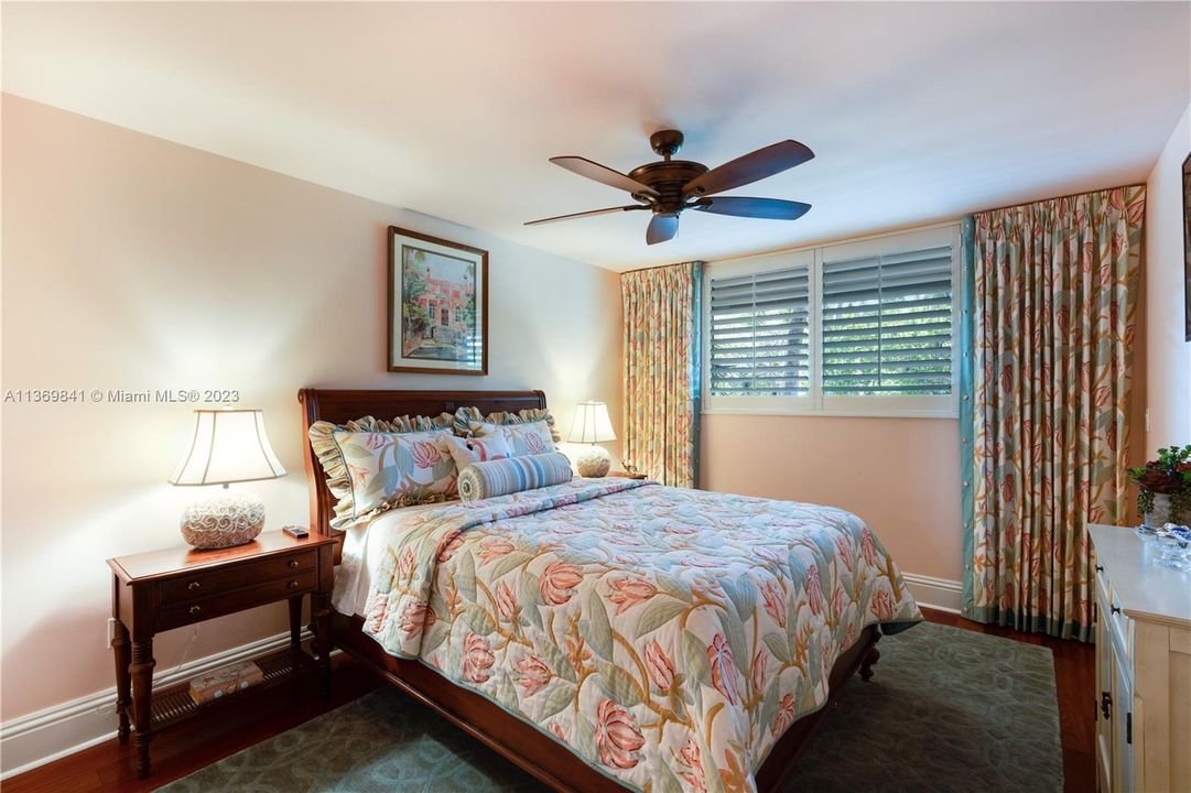 Vendido Recientemente: $1,845,000 (4 camas, 4 baños, 4591 Pies cuadrados)