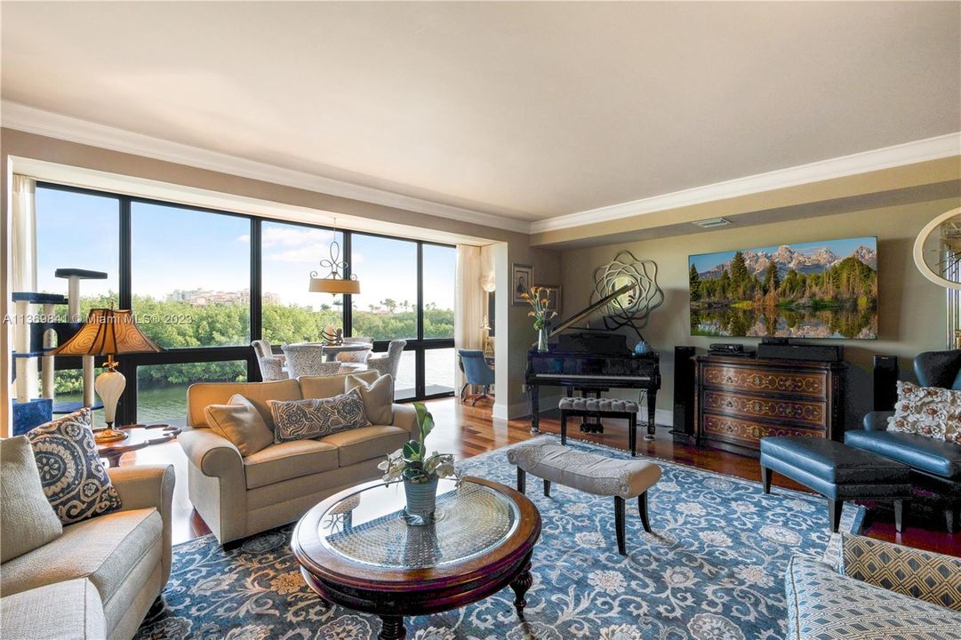 Vendido Recientemente: $1,845,000 (4 camas, 4 baños, 4591 Pies cuadrados)