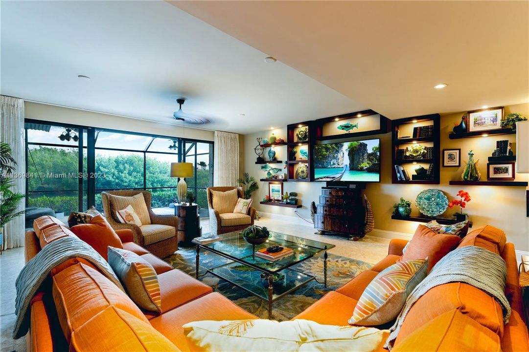 Vendido Recientemente: $1,845,000 (4 camas, 4 baños, 4591 Pies cuadrados)