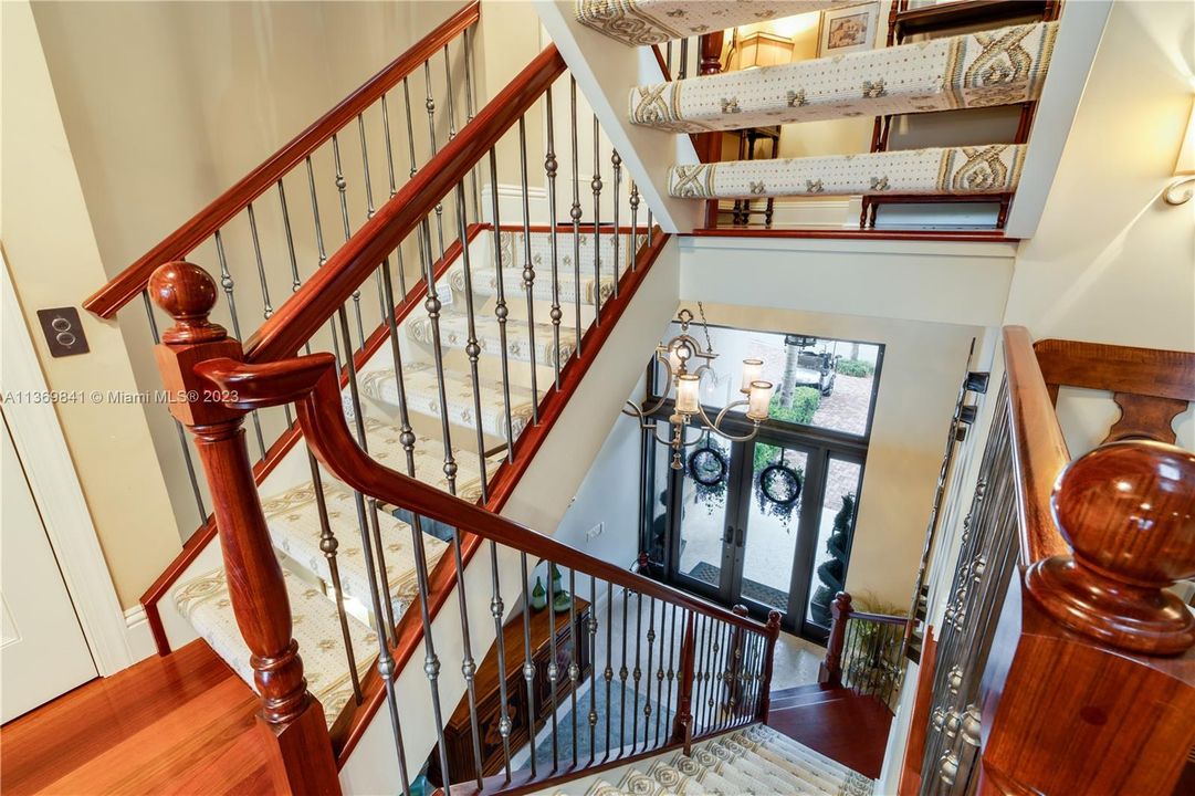 Vendido Recientemente: $1,845,000 (4 camas, 4 baños, 4591 Pies cuadrados)