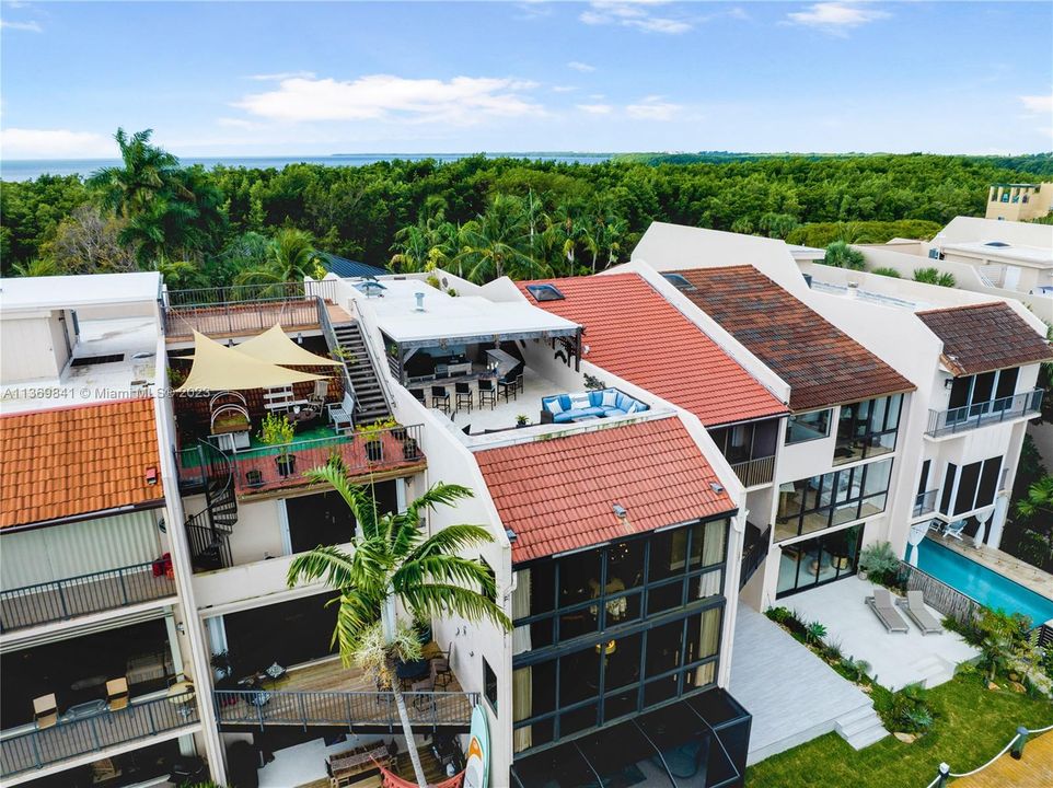 Vendido Recientemente: $1,845,000 (4 camas, 4 baños, 4591 Pies cuadrados)