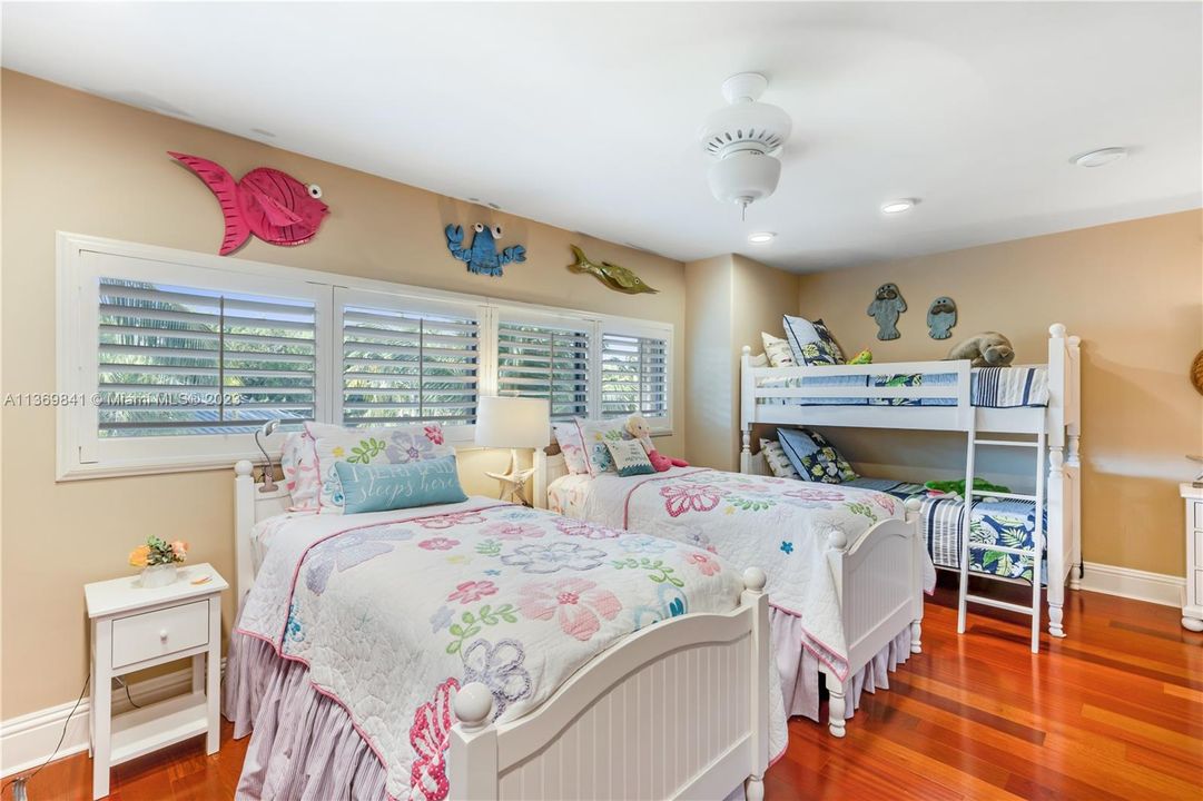 Vendido Recientemente: $1,845,000 (4 camas, 4 baños, 4591 Pies cuadrados)