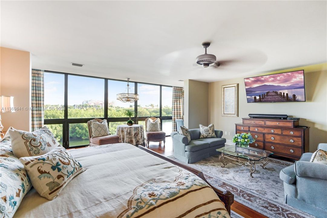 Vendido Recientemente: $1,845,000 (4 camas, 4 baños, 4591 Pies cuadrados)