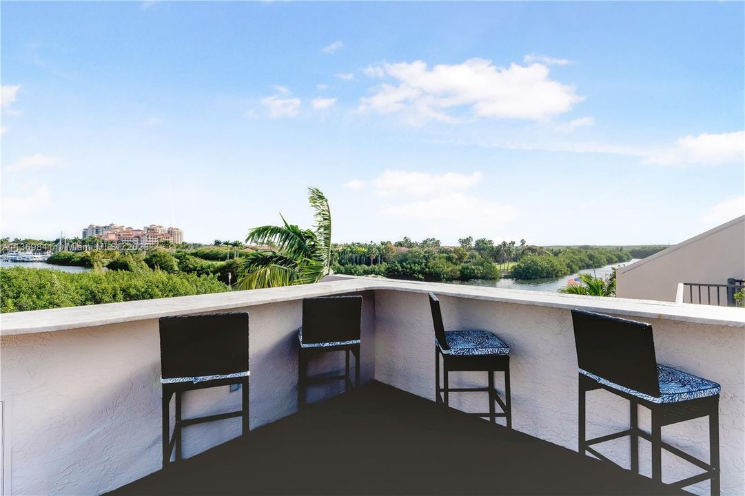 Vendido Recientemente: $1,845,000 (4 camas, 4 baños, 4591 Pies cuadrados)