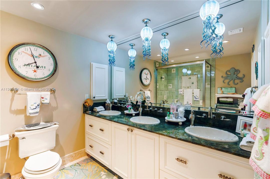 Vendido Recientemente: $1,845,000 (4 camas, 4 baños, 4591 Pies cuadrados)