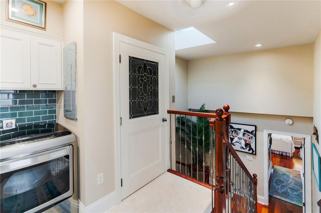 Vendido Recientemente: $1,845,000 (4 camas, 4 baños, 4591 Pies cuadrados)