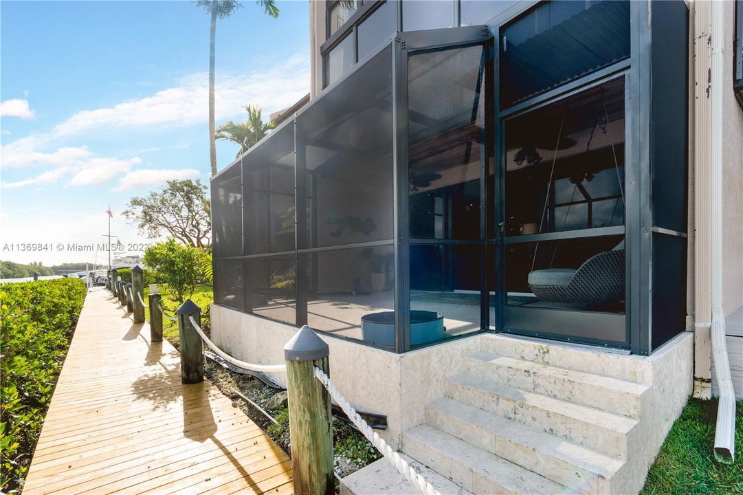 Vendido Recientemente: $1,845,000 (4 camas, 4 baños, 4591 Pies cuadrados)