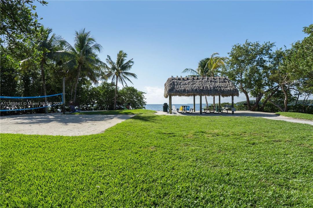 Vendido Recientemente: $1,845,000 (4 camas, 4 baños, 4591 Pies cuadrados)